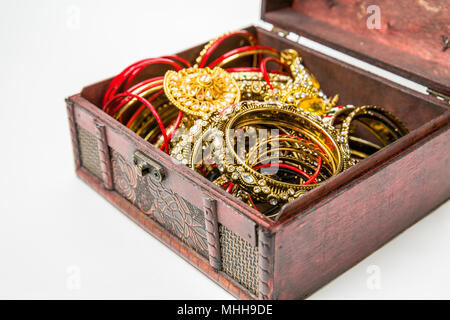 Verzierungen auf Schmuck aus Holz box Stockfoto