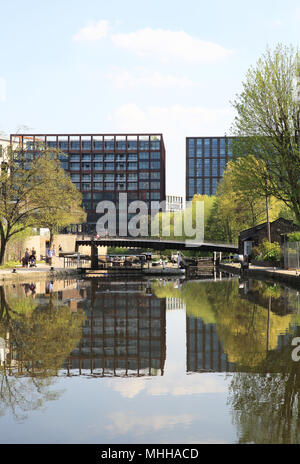 Somers Town Bridge über Regents Canal, Kings Cross, London, UK Stockfoto