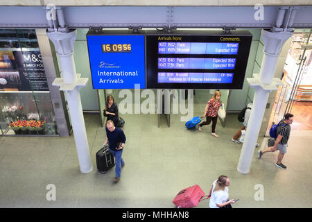 Eurostar Internationale Ankünfte aus Europa am Bahnhof St Pancras in London, Großbritannien Stockfoto