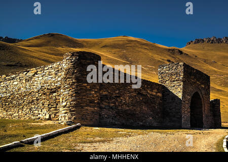 Die Tash Rabat Karawanserei in Tian Shan Gebirge in der Provinz Naryn, Kirgisistan Stockfoto