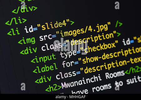 Html Code entwickeln. Programmierung Workflow abstrakter Algorithmus Konzept. Zeilen HTML-Code sichtbar. Stockfoto