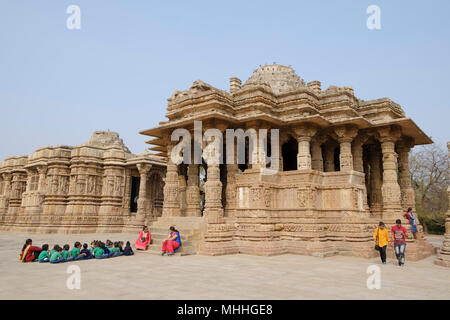 Die Sun-Tempel ist ein hinduistischer Tempel für die Solar Gottheit Surya in Modhera Dorf Mehsana Bezirk, Gujarat, Indien. Foto Mike Abrahams Stockfoto