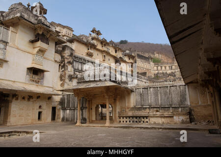 Bundi Palace. Rajasthan, Indien. Der Bundi Palace liegt auf einem Hügel neben dem Taragarh Fort und ist bekannt für seine traditionell Wandmalereien und Fresken. Stockfoto