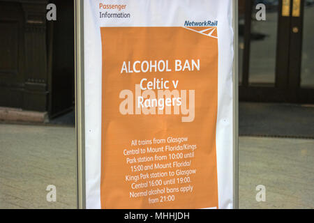 Network Rail Poster von Glasgow Central Bahnhof, Warnung der Alkoholverbot am Tag eines alten festen Fußballspiel zwischen Celtic und Rangers Stockfoto