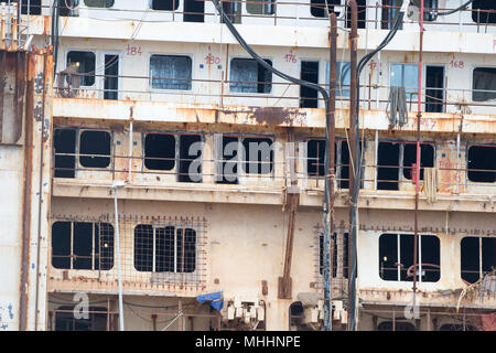 Wrack der Costa Concordia Schiff in den Hafen von Genua Stockfoto