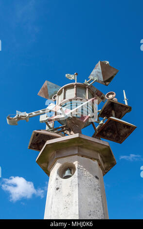 Lighthouse Tower Skulptur auf Marine Spaziergang im, Swansea, Südwales Stockfoto