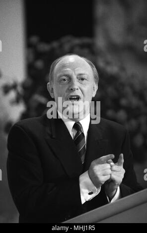 Jahrestagung der Labour Party 1990 Neil Kinnock. Bild von DAVID BAGNALL Stockfoto