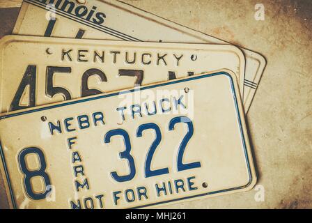 Amerikanischer Staaten Nummernschilder closeup Foto. Nebraska, Illinois und Kentucky. Stockfoto