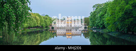 Abendlicher Blick von der Lazienki Palast in Lazienki Park, Warschau Stockfoto