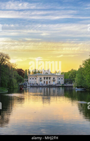 Abendlicher Blick von der Lazienki Palast in Lazienki Park, Warschau Stockfoto