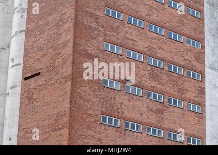 Alte Fabrik Gebäude mit vielen Fenstern Stockfoto