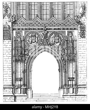 Die reich verzierten Eingang zum King's College Chapel in der Universität von Cambridge. Als eines der schönsten Beispiele für späte Senkrecht Gotischen englischen Architektur werden, war es in den Phasen durch eine Abfolge der Könige von England von 1446 bis 1515 gebaut, eine Zeit, in der die Kriege der Rosen überspannt. Große Glasfenster der Kapelle wurden nicht abgeschlossen, bis 1531, und der frühen Renaissance Lettner wurde errichtet, 1532-36. Die Kapelle ist eine aktive Haus der Anbetung, und die Heimat des Königs College Chor. Stockfoto