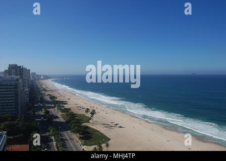 Der wunderschöne Strand von Ipanema in Rio de Janeiro, Brasilien Stockfoto