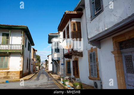 Alt und vor Kurzem renovierte Häuser in der Arabahmet Bezirk,Nikosia/Lefkosa/Nikosia, Türkische Republik Nordzypern Stockfoto