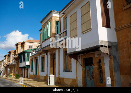 Alt und vor Kurzem renovierte Häuser in der Arabahmet Bezirk,Nikosia/Lefkosa/Nikosia, Türkische Republik Nordzypern Stockfoto