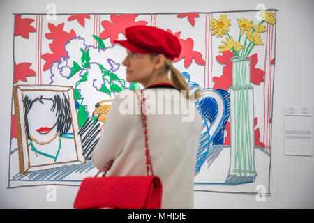 Eine Frau sieht Bild von Tom Wesselmann in der Ausstellung "Die Tour. Ludwig Museum - die Sammlung des Russischen Museums in Mamm'in MAMM in Moskau Stockfoto