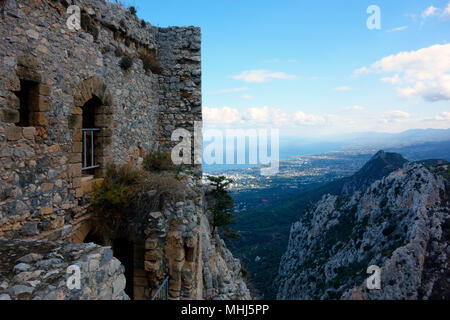 Halb zerstörten St. Hilarion Castle in der Nähe von Kyrenia (Girne), Türkische Republik Nordzypern Stockfoto