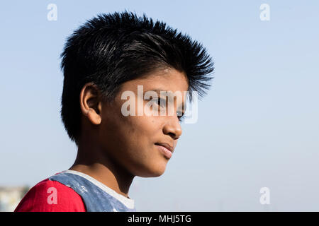 Dhaka, Bangladesh, 24. Februar 2017: Porträt einer jungen hübschen Teenager in Dhaka, Bangladesh Stockfoto