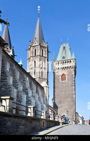 Eine zvonice kostel sv. (Bartloměje gotika, národní kulturní památka), Kolín, Středočeský kraj, Česká republika/gotischen St. Bartholomäus Kathedrale, Abschleppen Stockfoto