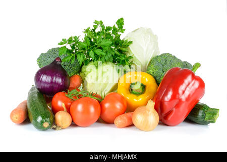 Gesunde Ernährung Konzept oder grün Einkaufen - Gruppe von ausgewählten frisches Gemüse auf weißem Hintergrund in enger isoliert. Stockfoto