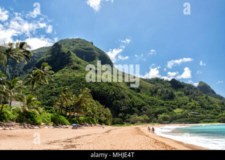 HONOLULU, USA - August, 14 2014 - Menschen Spaß an Hawaii Insel Strand Stockfoto