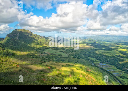 Kauai Hawaii Insel Berge und Canyons Luftaufnahme von Hubschrauber Stockfoto