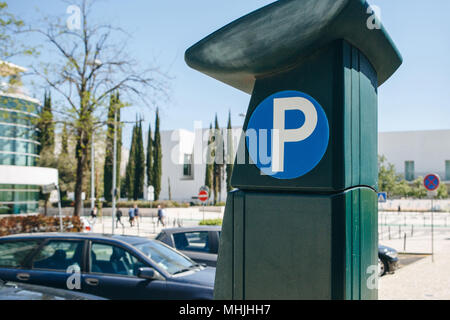 Close-up-Maschine für kostenpflichtige Parkplätze in Lissabon in Portugal. Stockfoto