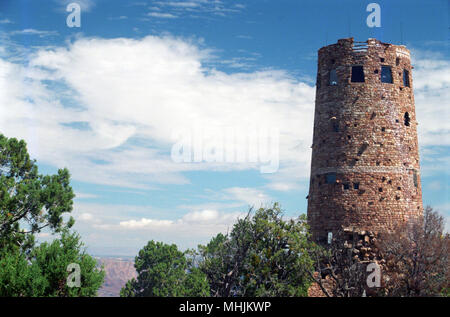 Die Desert View Wachturm am South Rim des Grand Canyon wurde von Mary Colter entworfen. Stockfoto