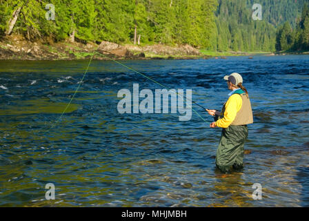 Fliegenfischen, Middle Fork Clearwater Wild and Scenic River, Clearwater National Forest, Nordwestpassage Scenic Byway, Idaho Stockfoto