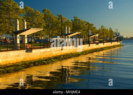 Waterfront Promenade, Piers Park, Boston, Massachusetts Stockfoto