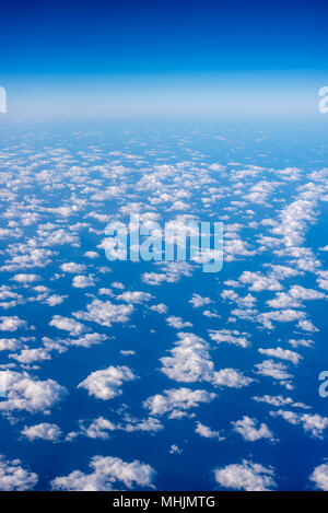 Luftaufnahme von Wolken über dem Golf von Mexiko. Stockfoto