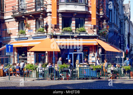 Le Perroquet Restaurant an der Ecke der Rue Watteeu in Brüssel, Belgien Stockfoto