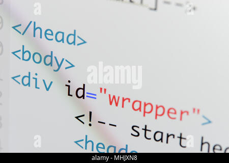 Html Code entwickeln. Programmierung Workflow abstrakter Algorithmus Konzept. Zeilen HTML-Code sichtbar. Stockfoto