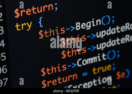 Echte PHP-Code entwickeln. Programmierung Workflow abstrakter Algorithmus Konzept. Zeilen PHP Code sichtbar. Stockfoto