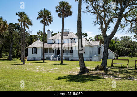 Die Kingsley Plantation House in Jacksonville Florida sitzt auf einer Insel im Fort George River. Stockfoto