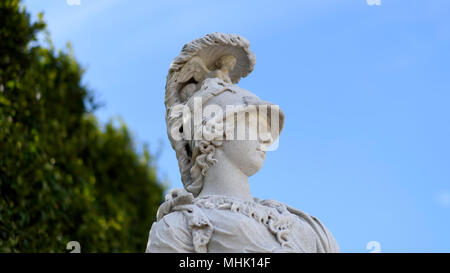 Skulptur in Schönbrunn, der auf der UNESCO-Liste des Weltkulturerbes in Wien, Österreich. Stockfoto