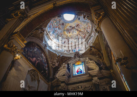 Lecce (Italien), August 2017. Detail des Inneren der Kathedrale Santa Maria Assunta. Querformat. Stockfoto