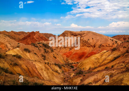 Panorama der Skazka aka Fairytale Canyon, Issyk-Kul, Kirgistan Stockfoto