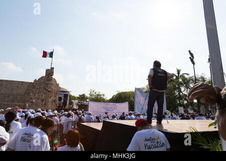 Merida Yucatan Gouverneur, Rolando Zapata Bello vor der Feier des Tages der internationalen Arbeiter in Merida Yucatan Mexiko Stockfoto