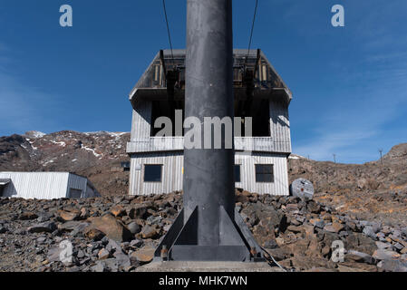 Whakapapa Ski Field, Neuseeland. Oben im Wasserfall Express Sessellift im Sommer. Stockfoto