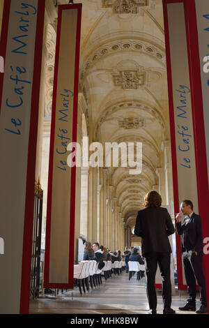 Das stilvolle Le Cafe Marly im Louvre, Paris FR Stockfoto