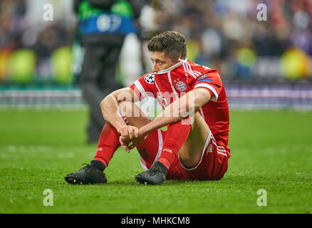 Madrid, Spanien. Mai, 2018. Real Madrid - FC Bayern München, Fußball, München, Mai 01, 2018 Robert Lewandowski, FCB 9 traurig, enttäuscht, wütend, REAL MADRID - FC BAYERN MÜNCHEN 2-2 Fußball Champions League League Halbfinale, Madrid, Spanien, 01.Mai 2018, Saison 2017/2018 © Peter Schatz/Alamy Live News Credit: Peter Schatz/Alamy leben Nachrichten Stockfoto