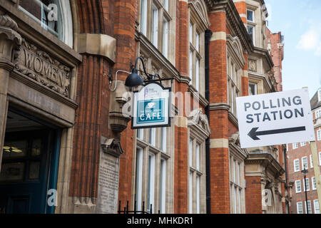 London, Großbritannien. Mai, 2018. Ein Zeichen in Westminster ein Wahllokal für die Abstimmung in lokalen Wahlen des Europäischen Rates in dieser Woche. Credit: Mark Kerrison/Alamy leben Nachrichten Stockfoto