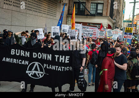 New York, New York, USA. Mai, 2018. Die demonstranten März in einem Tag der Demonstration vom Union Square zu Foley Square. Credit: Taidgh Barron/ZUMA Draht/Alamy leben Nachrichten Stockfoto