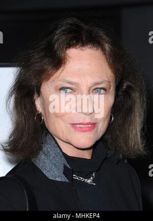 Beverly Hills, CA. Mai, 2018. Jacqueline Bisset in der Ankunftshalle für die Möwe Premiere, Writers Guild Theater, Beverly Hills, CA Mai 1, 2018. Credit: Elizabeth Goodenough/Everett Collection/Alamy leben Nachrichten Stockfoto