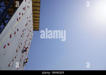 Tokio, Japan. 29 Apr, 2018. Allgemeine Ansicht, Geschwindigkeit Sterne 2018 Speed Climbing Cup bei MORI PARK Outdoor Dorf in Tokio, Japan, 29. April 2018. Credit: Hitoshi Mochizuki/LBA/Alamy leben Nachrichten Stockfoto