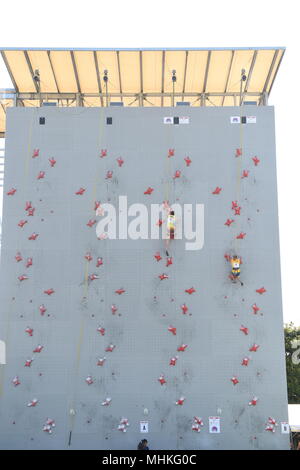 Tokio, Japan. 29 Apr, 2018. Allgemeine Ansicht, Geschwindigkeit Sterne 2018 Speed Climbing Cup bei MORI PARK Outdoor Dorf in Tokio, Japan, 29. April 2018. Credit: Hitoshi Mochizuki/LBA/Alamy leben Nachrichten Stockfoto