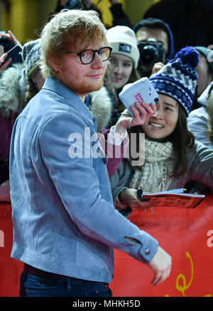 23 Februar 2018, Deutschland, Berlin: Der britische Sänger und Songwriter Ed Sheeran am Friedrichstadt-palastes für das Berlinale Special Gala ongwriter'. Foto: Jens Kalaene/dpa-Zentralbild/dpa Stockfoto