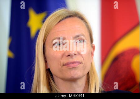 Wien, Österreich. 2. Mai 2018. Ministerrat der österreichischen Bundesregierung im Bundeskanzleramt Wien. Das Bild zeigt die Bundesministerin für Frauen, Familien und Jugend, Juliane Bogner-Strauß (ÖVP). Kredit: Franz Perc / Alamy Live News Stockfoto