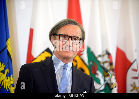 Wien, Österreich. Mai 2, 2018. Tagung des Ministerrats der Österreichischen Bundesregierung im Bundeskanzleramt in Wien. Bild zeigt der Regierungssprecher Peter Launsky-Tieffenthal. Quelle: Franz Perc/Alamy leben Nachrichten Stockfoto